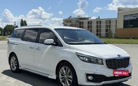 KIA Carnival III, 2015 год, 2 100 000 рублей, 7 фотография