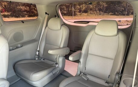 KIA Carnival III, 2015 год, 2 100 000 рублей, 28 фотография