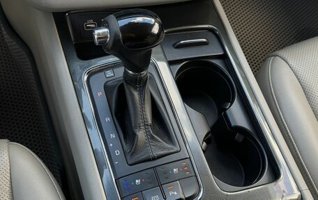 KIA Carnival III, 2015 год, 2 100 000 рублей, 23 фотография