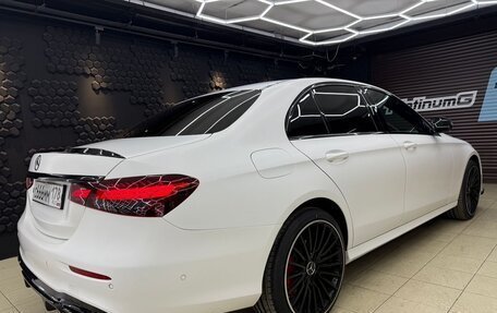 Mercedes-Benz E-Класс, 2021 год, 4 500 000 рублей, 3 фотография