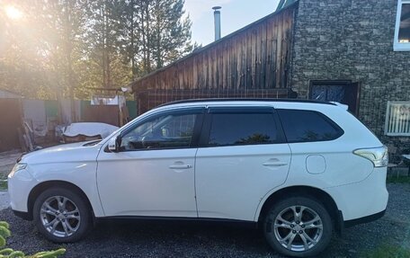 Mitsubishi Outlander III рестайлинг 3, 2012 год, 1 650 000 рублей, 4 фотография