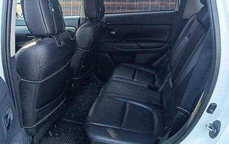 Mitsubishi Outlander III рестайлинг 3, 2012 год, 1 650 000 рублей, 7 фотография