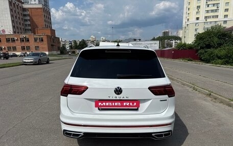 Volkswagen Tiguan II, 2020 год, 3 090 000 рублей, 3 фотография