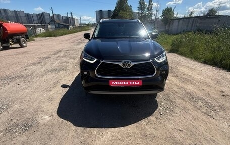 Toyota Highlander, 2023 год, 5 900 000 рублей, 1 фотография