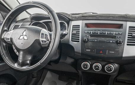 Mitsubishi Outlander III рестайлинг 3, 2008 год, 939 000 рублей, 15 фотография