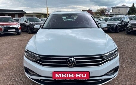Volkswagen Passat B8 рестайлинг, 2022 год, 1 890 000 рублей, 2 фотография