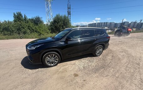 Toyota Highlander, 2023 год, 5 900 000 рублей, 3 фотография