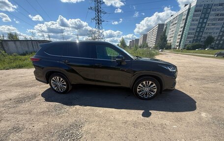 Toyota Highlander, 2023 год, 5 900 000 рублей, 4 фотография
