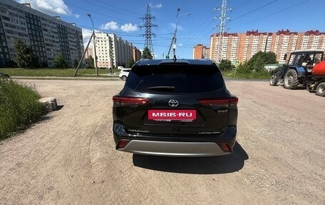 Toyota Highlander, 2023 год, 5 900 000 рублей, 5 фотография