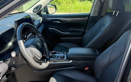 Toyota Highlander, 2023 год, 5 900 000 рублей, 9 фотография