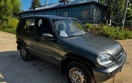 Chevrolet Niva I рестайлинг, 2004 год, 180 000 рублей, 2 фотография