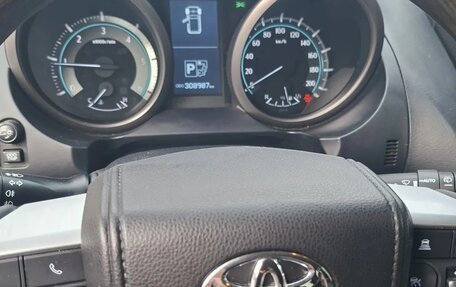Toyota Land Cruiser Prado 150 рестайлинг 2, 2010 год, 2 200 000 рублей, 6 фотография