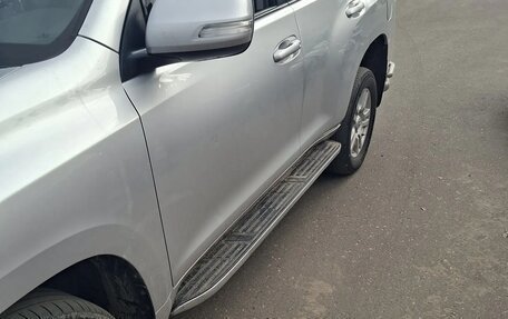 Toyota Land Cruiser Prado 150 рестайлинг 2, 2010 год, 2 200 000 рублей, 3 фотография