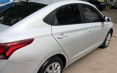 Hyundai Solaris II рестайлинг, 2017 год, 850 000 рублей, 4 фотография