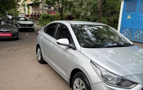 Hyundai Solaris II рестайлинг, 2017 год, 850 000 рублей, 3 фотография