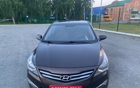 Hyundai Solaris II рестайлинг, 2015 год, 680 000 рублей, 3 фотография