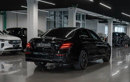 Mercedes-Benz E-Класс, 2019 год, 3 370 000 рублей, 4 фотография