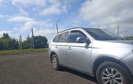 Mitsubishi Outlander III рестайлинг 3, 2014 год, 900 000 рублей, 2 фотография