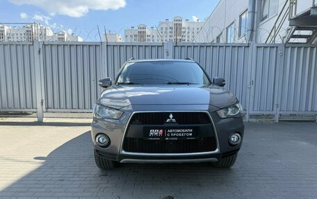 Mitsubishi Outlander III рестайлинг 3, 2012 год, 1 690 000 рублей, 2 фотография