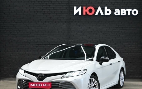 Toyota Camry, 2018 год, 2 910 000 рублей, 2 фотография