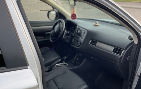 Mitsubishi Outlander III рестайлинг 3, 2013 год, 1 180 000 рублей, 11 фотография