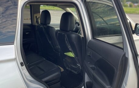 Mitsubishi Outlander III рестайлинг 3, 2013 год, 1 180 000 рублей, 10 фотография