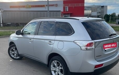 Mitsubishi Outlander III рестайлинг 3, 2013 год, 1 180 000 рублей, 4 фотография