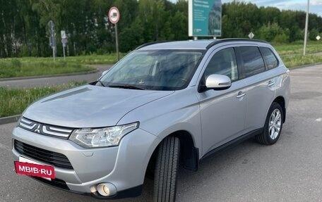 Mitsubishi Outlander III рестайлинг 3, 2013 год, 1 180 000 рублей, 3 фотография
