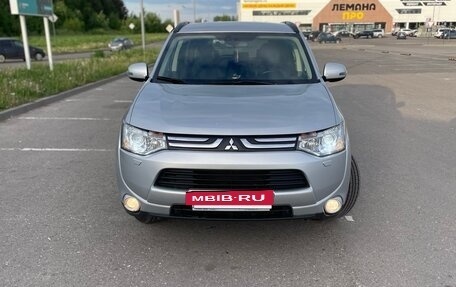Mitsubishi Outlander III рестайлинг 3, 2013 год, 1 180 000 рублей, 2 фотография
