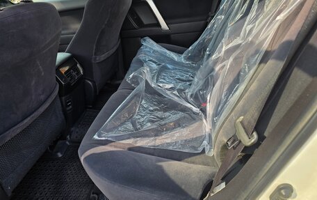 Toyota Land Cruiser Prado 150 рестайлинг 2, 2014 год, 3 290 000 рублей, 28 фотография