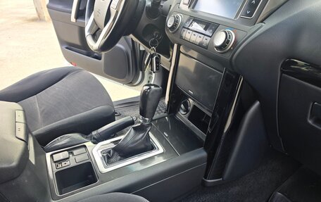 Toyota Land Cruiser Prado 150 рестайлинг 2, 2014 год, 3 290 000 рублей, 40 фотография