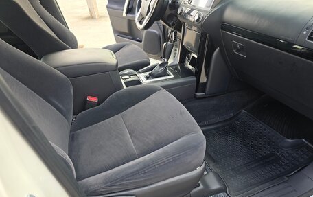 Toyota Land Cruiser Prado 150 рестайлинг 2, 2014 год, 3 290 000 рублей, 39 фотография
