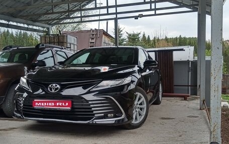 Toyota Camry, 2021 год, 2 600 000 рублей, 1 фотография