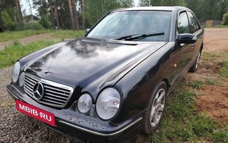 Mercedes-Benz E-Класс, 1998 год, 260 000 рублей, 2 фотография