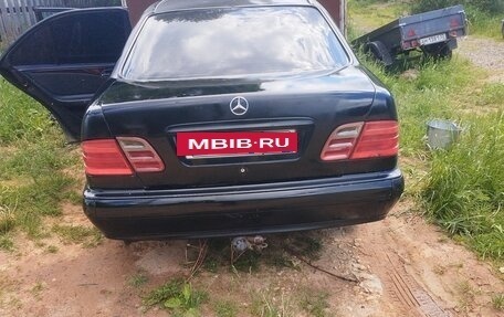 Mercedes-Benz E-Класс, 1998 год, 260 000 рублей, 12 фотография
