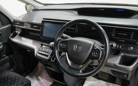 Honda Stepwgn IV, 2015 год, 1 969 000 рублей, 16 фотография