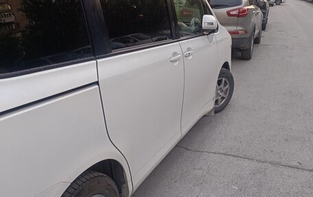 Toyota Noah III, 2009 год, 999 000 рублей, 2 фотография
