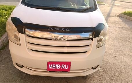 Toyota Noah III, 2009 год, 999 000 рублей, 3 фотография