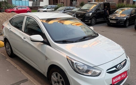 Hyundai Solaris II рестайлинг, 2011 год, 550 000 рублей, 3 фотография