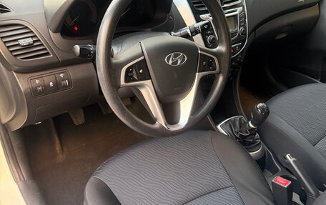 Hyundai Solaris II рестайлинг, 2011 год, 550 000 рублей, 8 фотография