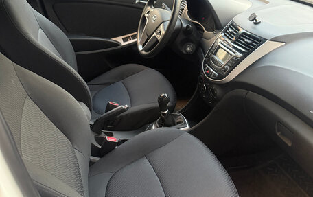 Hyundai Solaris II рестайлинг, 2011 год, 550 000 рублей, 9 фотография