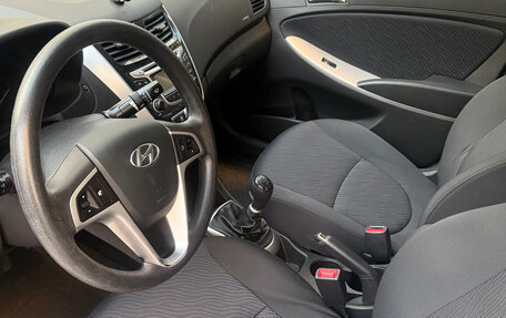 Hyundai Solaris II рестайлинг, 2011 год, 550 000 рублей, 10 фотография