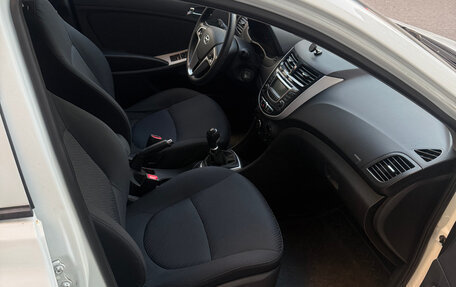 Hyundai Solaris II рестайлинг, 2011 год, 550 000 рублей, 11 фотография