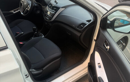 Hyundai Solaris II рестайлинг, 2011 год, 550 000 рублей, 17 фотография