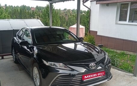 Toyota Camry, 2021 год, 2 600 000 рублей, 5 фотография