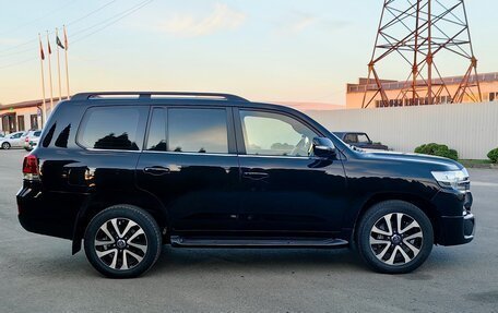 Toyota Land Cruiser 200, 2018 год, 6 250 000 рублей, 4 фотография