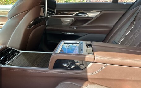 BMW 7 серия, 2016 год, 4 390 000 рублей, 11 фотография