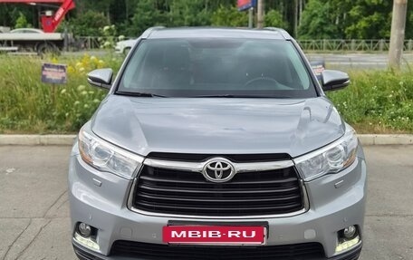 Toyota Highlander III, 2015 год, 2 970 000 рублей, 2 фотография
