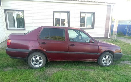 Volkswagen Vento, 1993 год, 160 000 рублей, 2 фотография