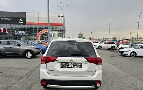 Mitsubishi Outlander III рестайлинг 3, 2018 год, 2 149 995 рублей, 6 фотография